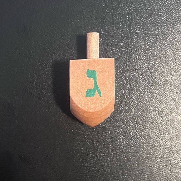 WOODEN 1” SMALL DREIDEL FOR KIDS MULTI COLORED LETTERS - Picture 5 of 7
